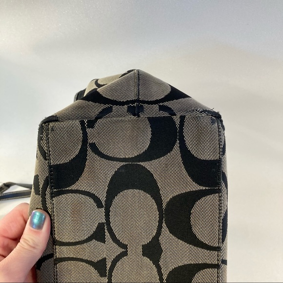 Classic Coach Shoulder Purse 16x10x6 - Picture 10 of 14